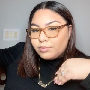 Meet your Posher, Cassandra